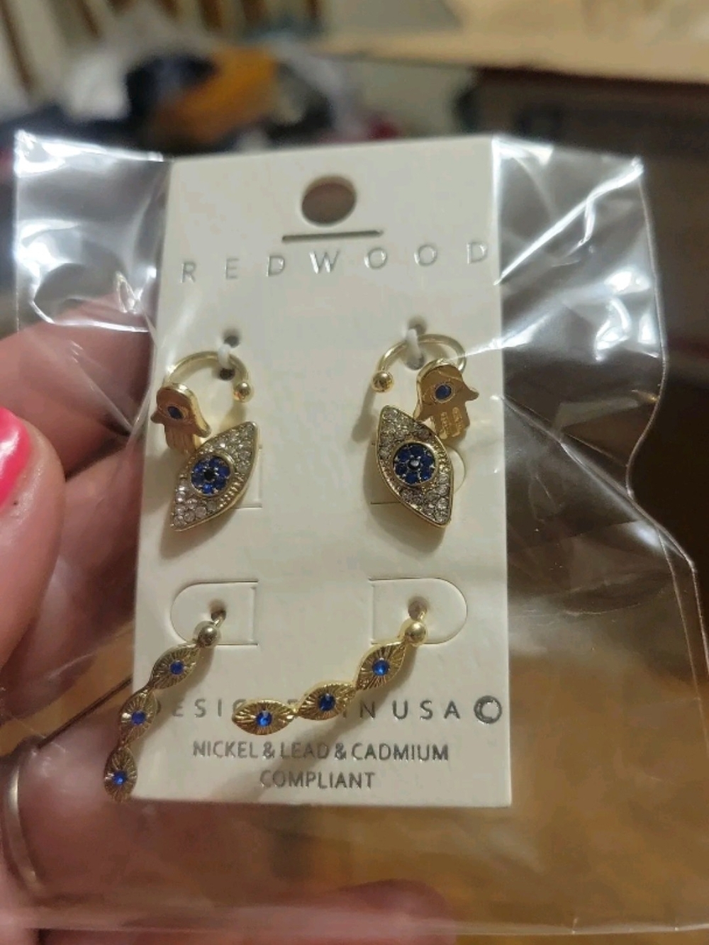 446 Redwood Evil eye/Eye of protection Earring set Gold tone
